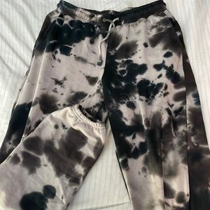 BLACK AND WHITE MARBLE SWEATPANTS
